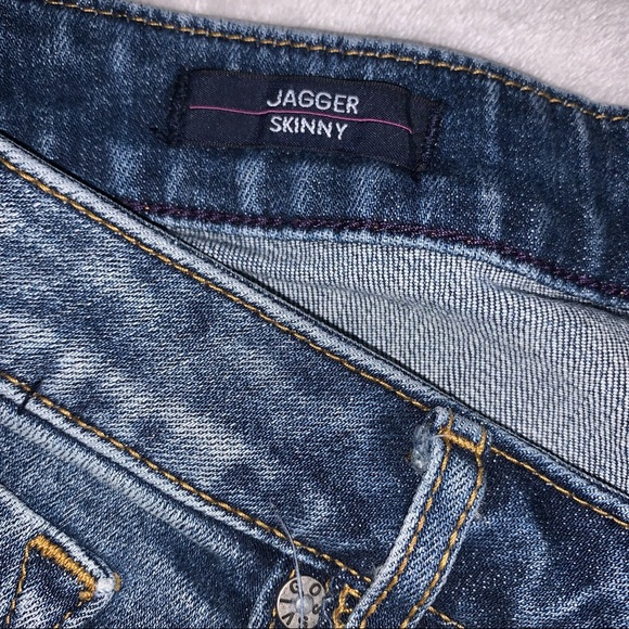 Woman’s Stylish Outfit - Picture 6 of 15